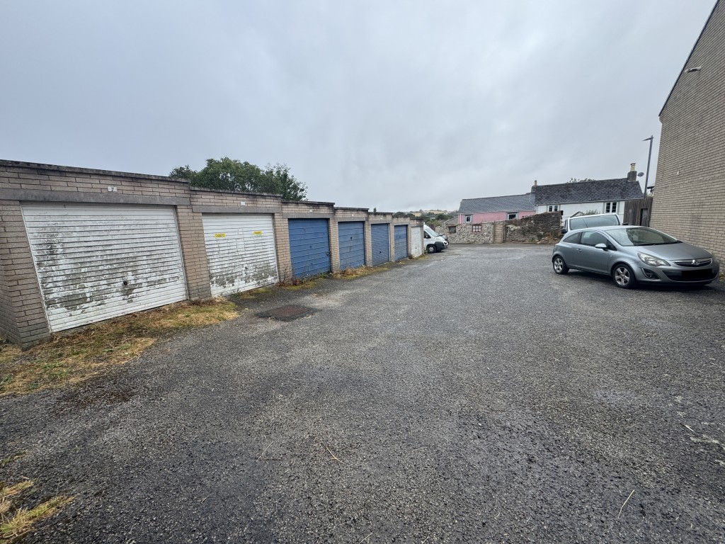 Lot: 10 - BLOCK OF SEVEN FREEHOLD GARAGES AND ROADWAY - View of garages and roadway